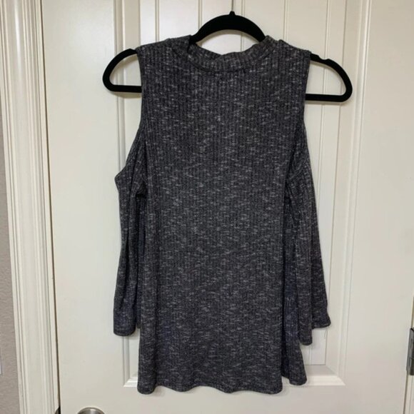 Forever 21 Cold-Shoulder Blouse - Picture 5 of 5